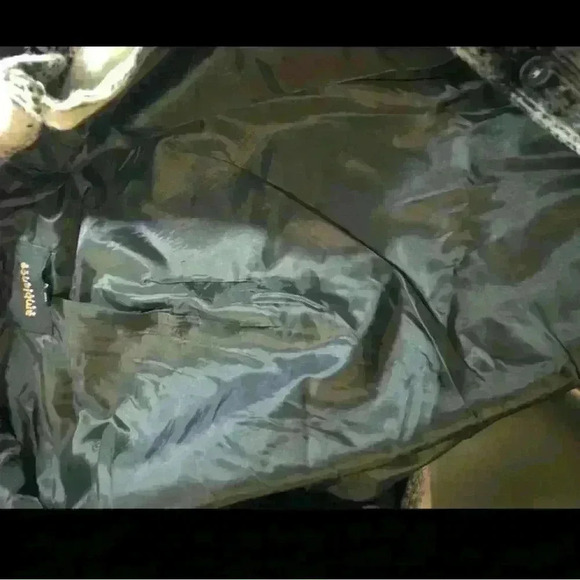 Ambiance Thick Flannel Lined
Shacket Button Up M - Picture 5 of 7